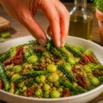 Insalata di farro con asparagi e fave: il piatto unico estivo pronto in soli 15 minuti