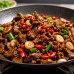 Manzo saltato con cipolle e peperoncino: la ricetta veloce saporita perfetta per cena pronta in pochi minuti